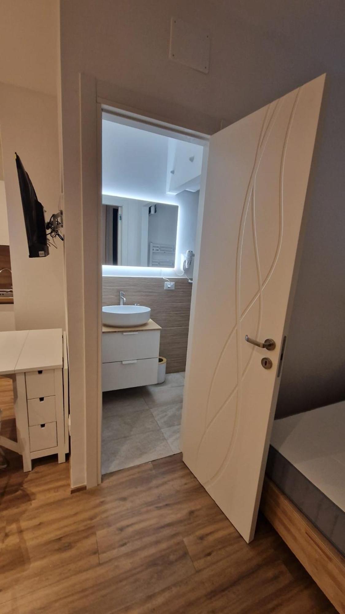 Apartamento La Perla Di Ro Savona Exterior foto