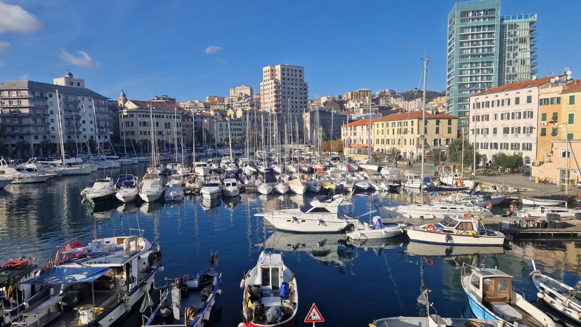Apartamento La Perla Di Ro Savona Exterior foto
